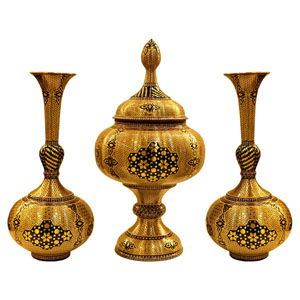 A SET OF COPPER CHOCOLATE CONTAINER AND POT