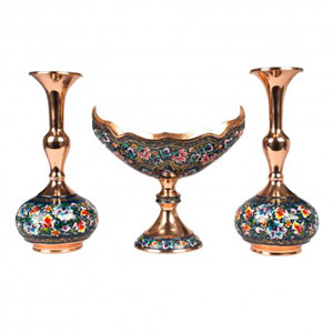 Selective set of copper bowls and vases 